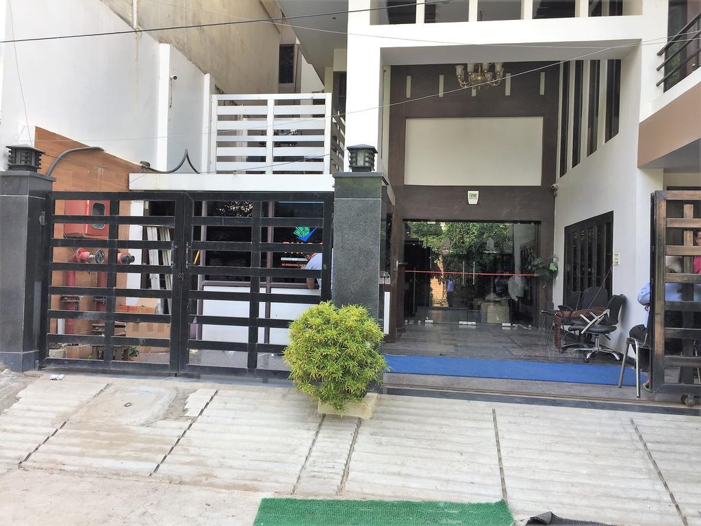 Hotel Park Plaza Varanasi Exterior photo